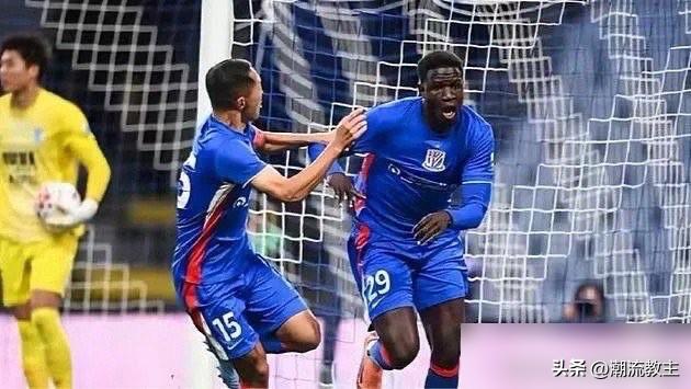 申花队医罗宾让盖伊多歇两周，说是吸取了去年阿马杜的教训。这哪是教训，这分明是阴影