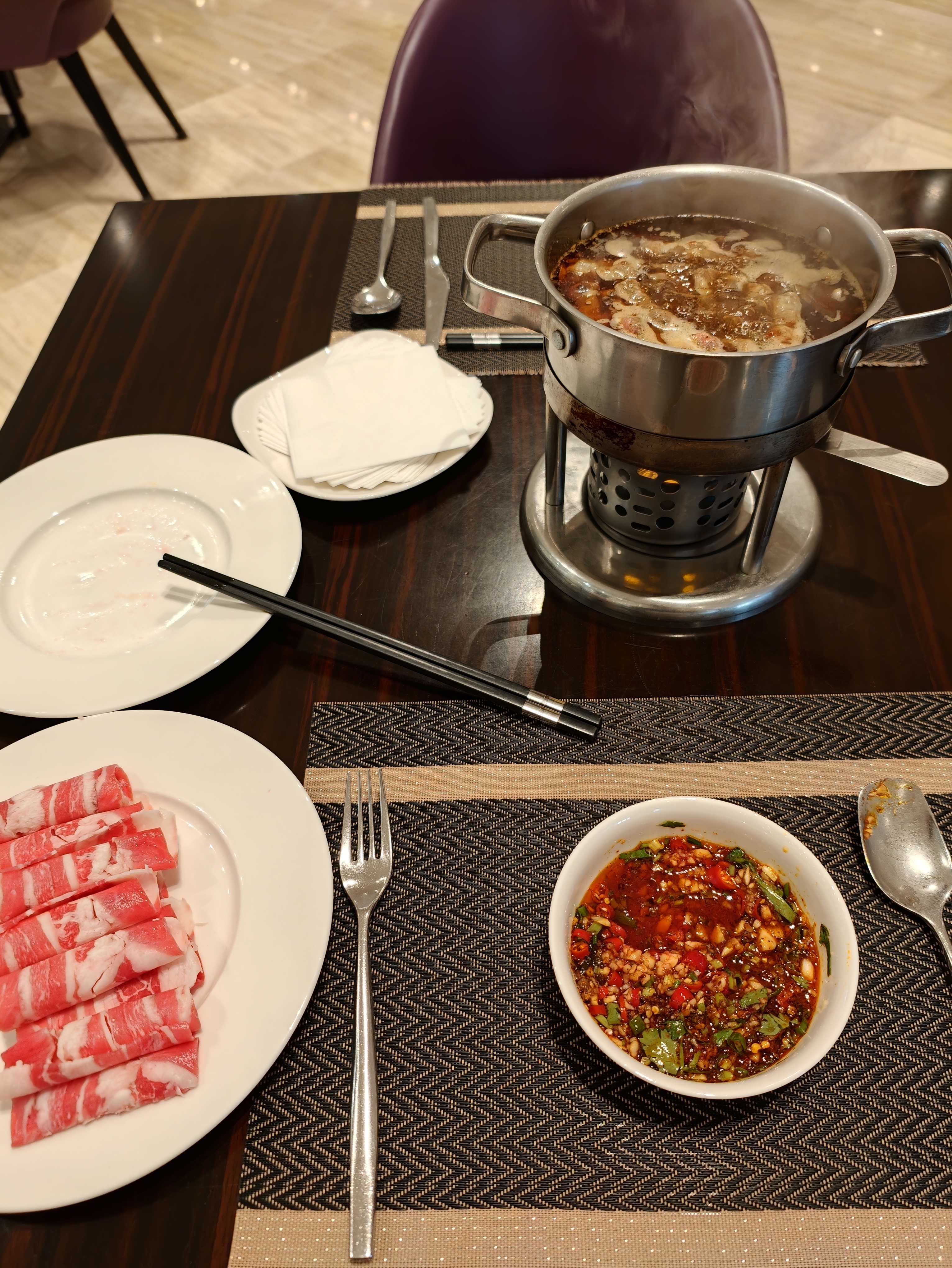 今天自助餐有小火锅，那不好意思了，我要吃牛肉卷吃饱[干饭人] ​​​