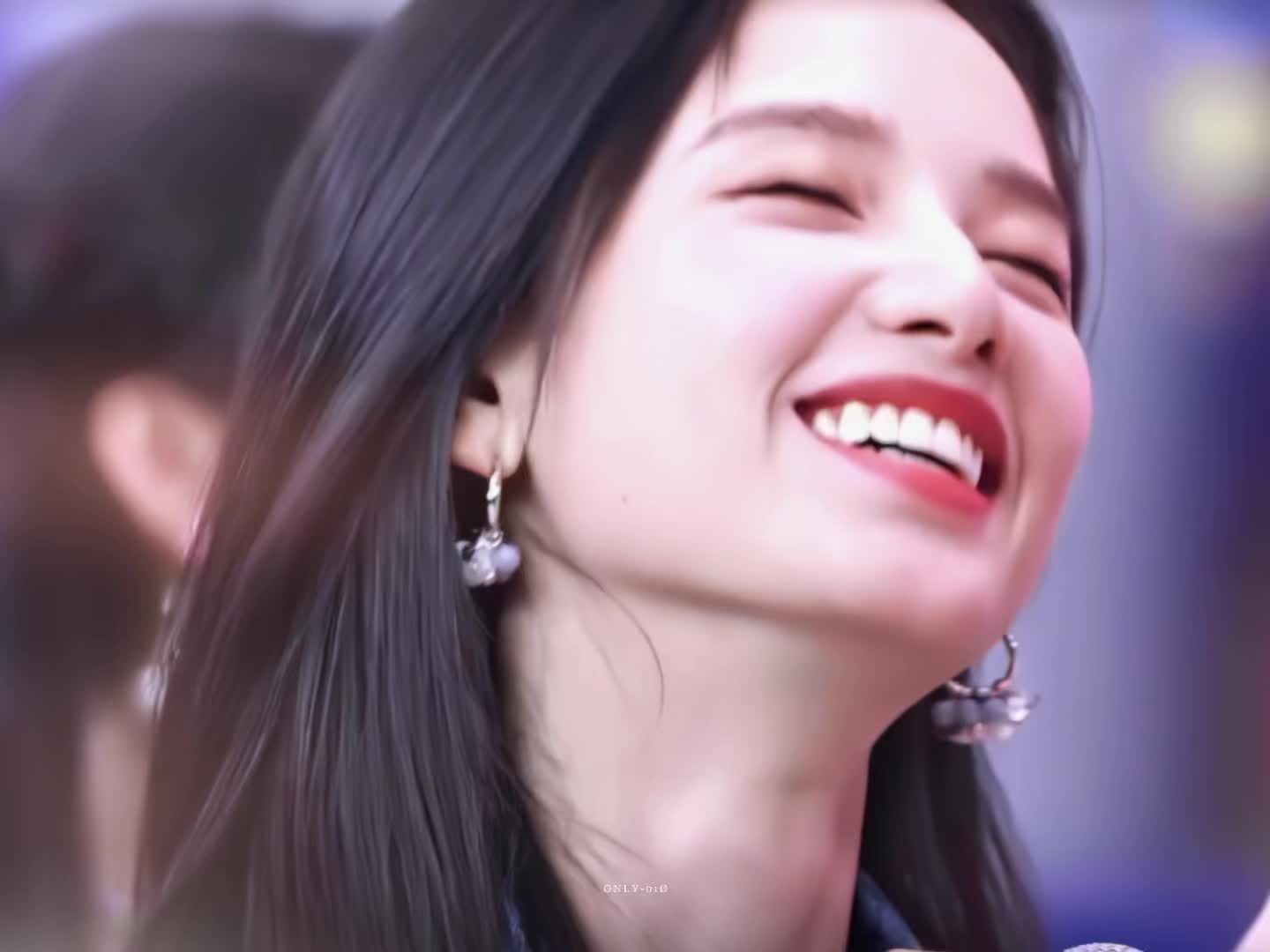 像一颗软萌的水蜜桃🍑