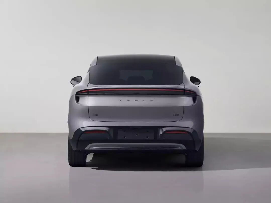 工信部释放提前了，小鹏MONA SUV登场了，我猜应该有很多人在等这台车。几个悬