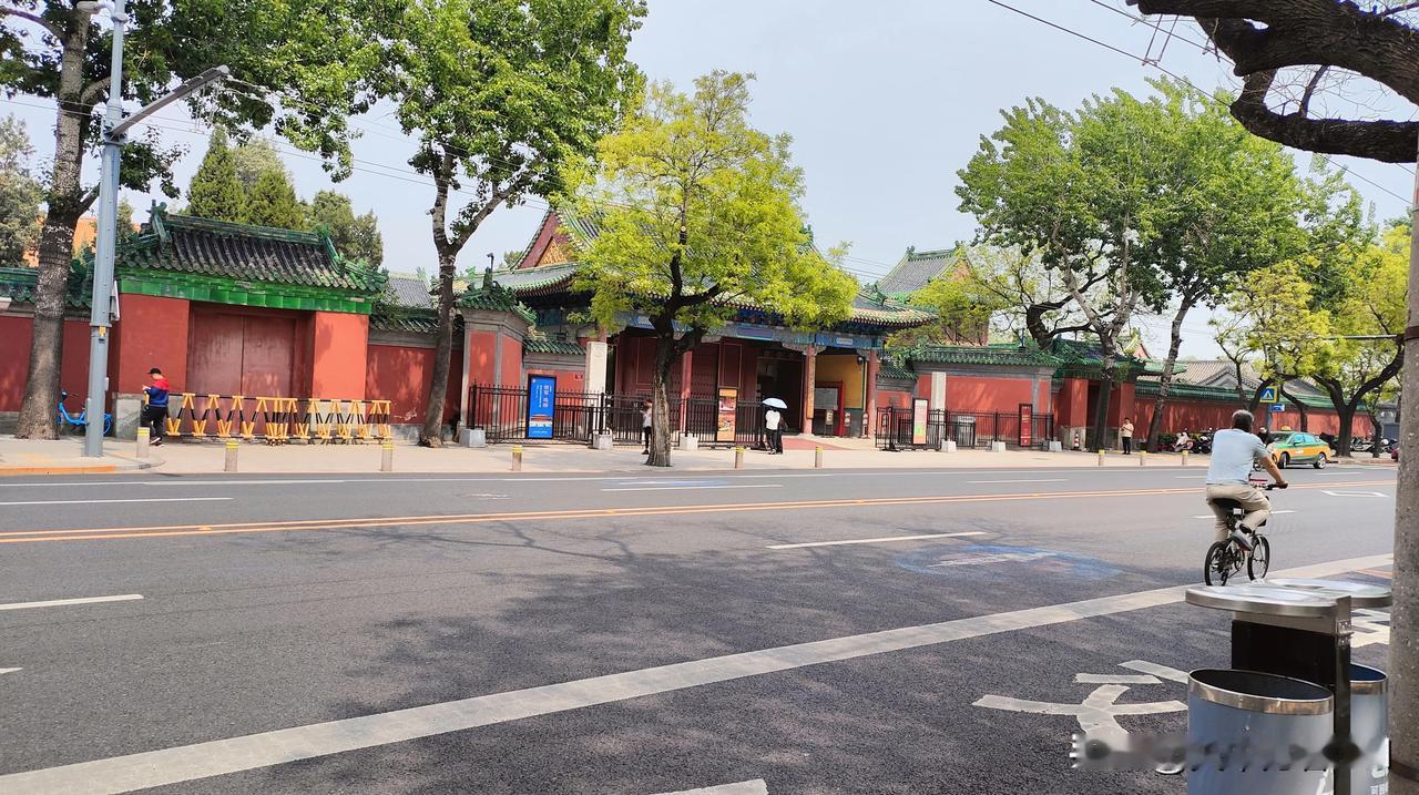 五一到啦，“出发吧趁现在”可不是一句空话！我觉得重点装备别只盯着防晒衣，降噪耳机