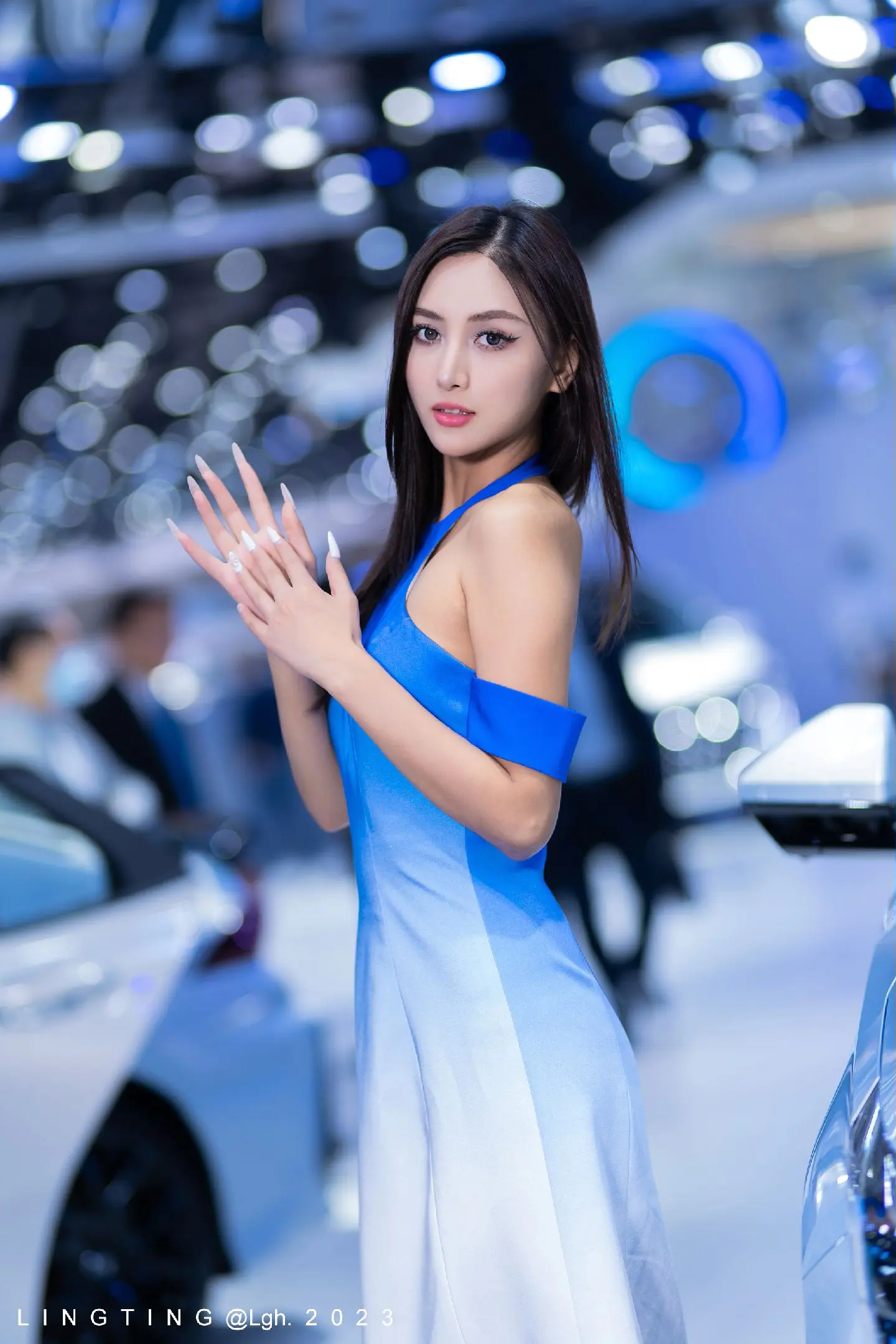 2023广州国际车展模特：美女方。