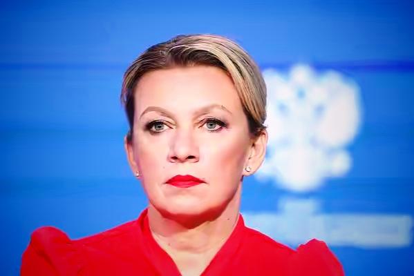 扎哈罗娃放狠话：驻乌外国军队，俄军见一个打一个

俄罗斯那边又发话了。就在1月1