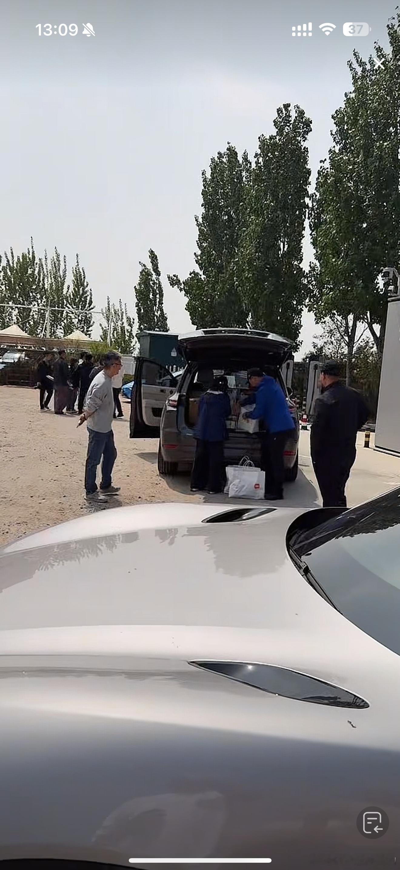 雷军激动到破音了直面谣言用事实刺穿抹黑刚刚发现雷军直播的保障车是理想L9和理想L