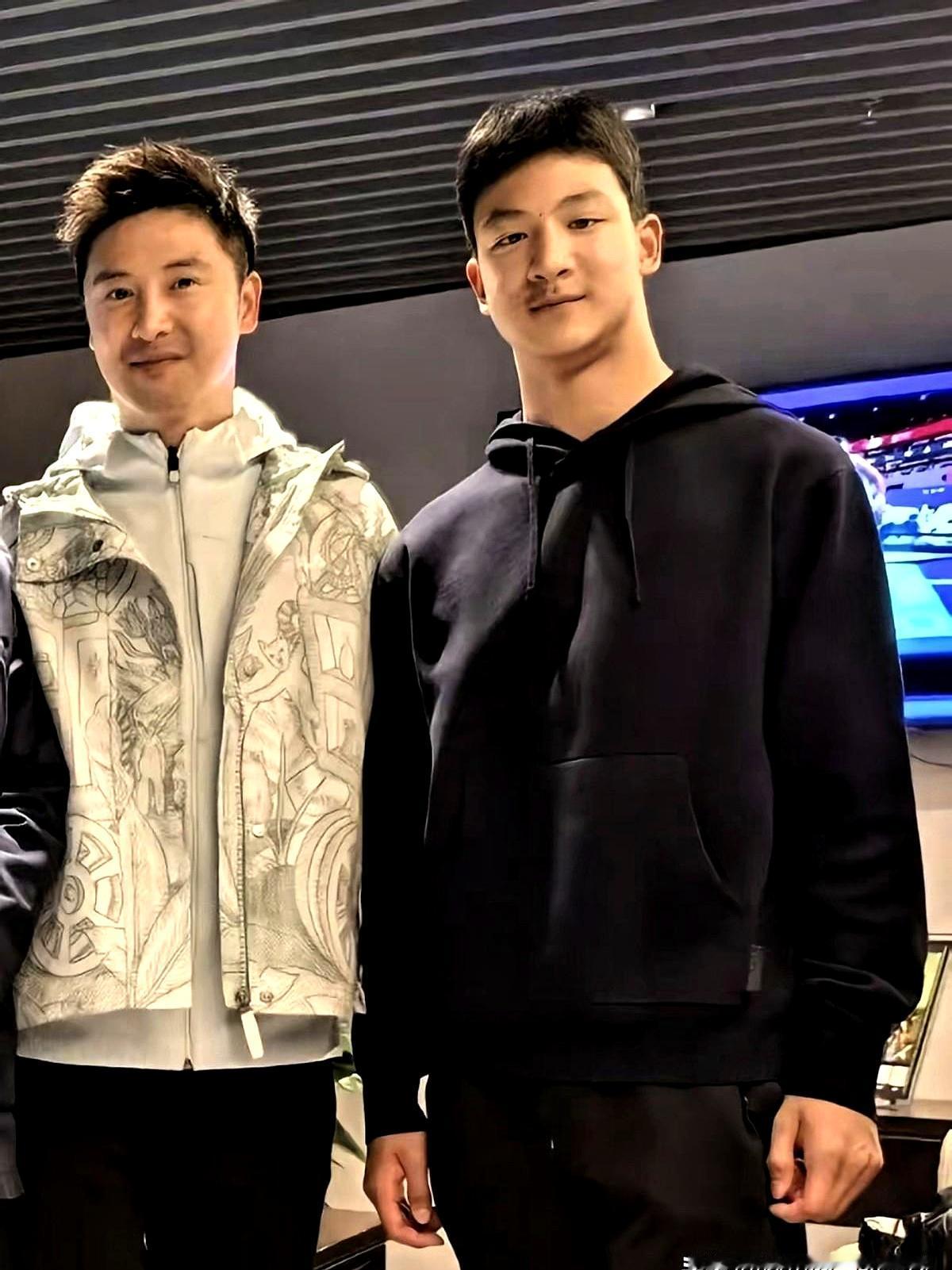 田亮前阵子晒出儿子照片，评论区一下就热闹了，几千条留言都在劝他赶紧带孩子去看看医