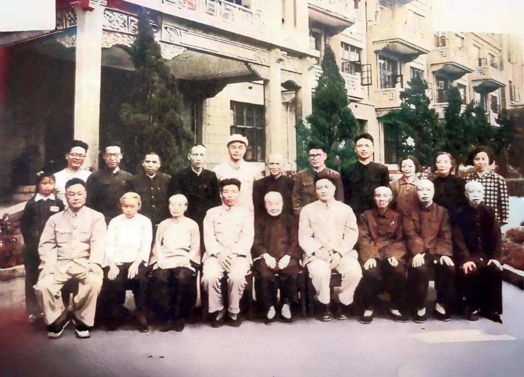 毛主席赡养岳母向振熙，嘱咐可与杨开慧安葬一起，她扛起了一个家。

向振熙是毛主席