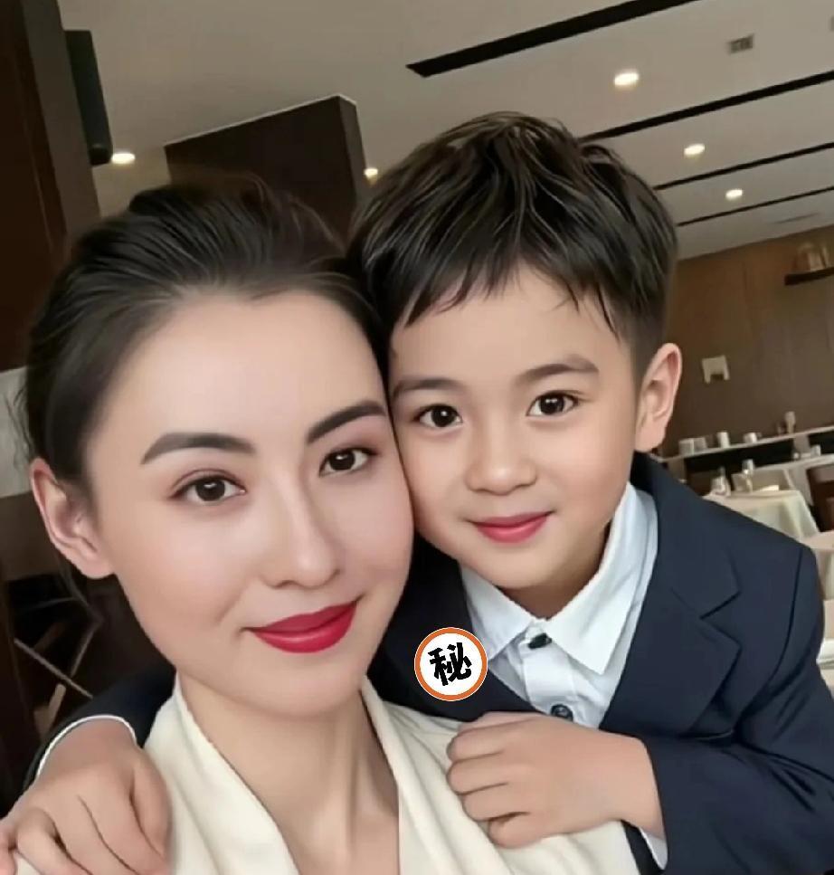 张柏芝小儿子近照一曝光，颜值瞬间引爆网络！6岁的张礼承五官精致如混血王子，深邃眼
