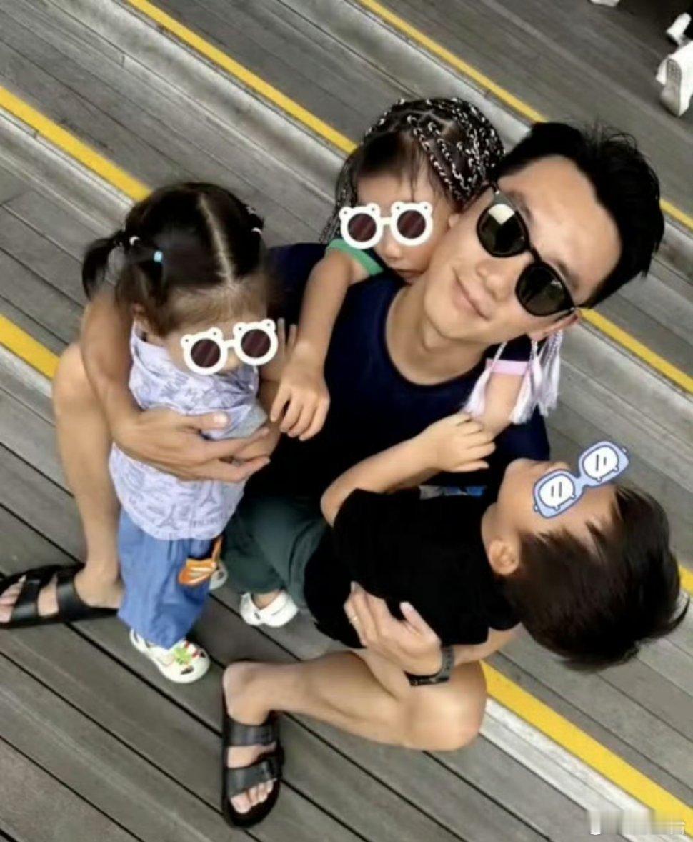 郑恺苗苗公开三胎小女儿终于等到一家五口正式同框！苗苗用一支巴厘岛vlog温柔官宣