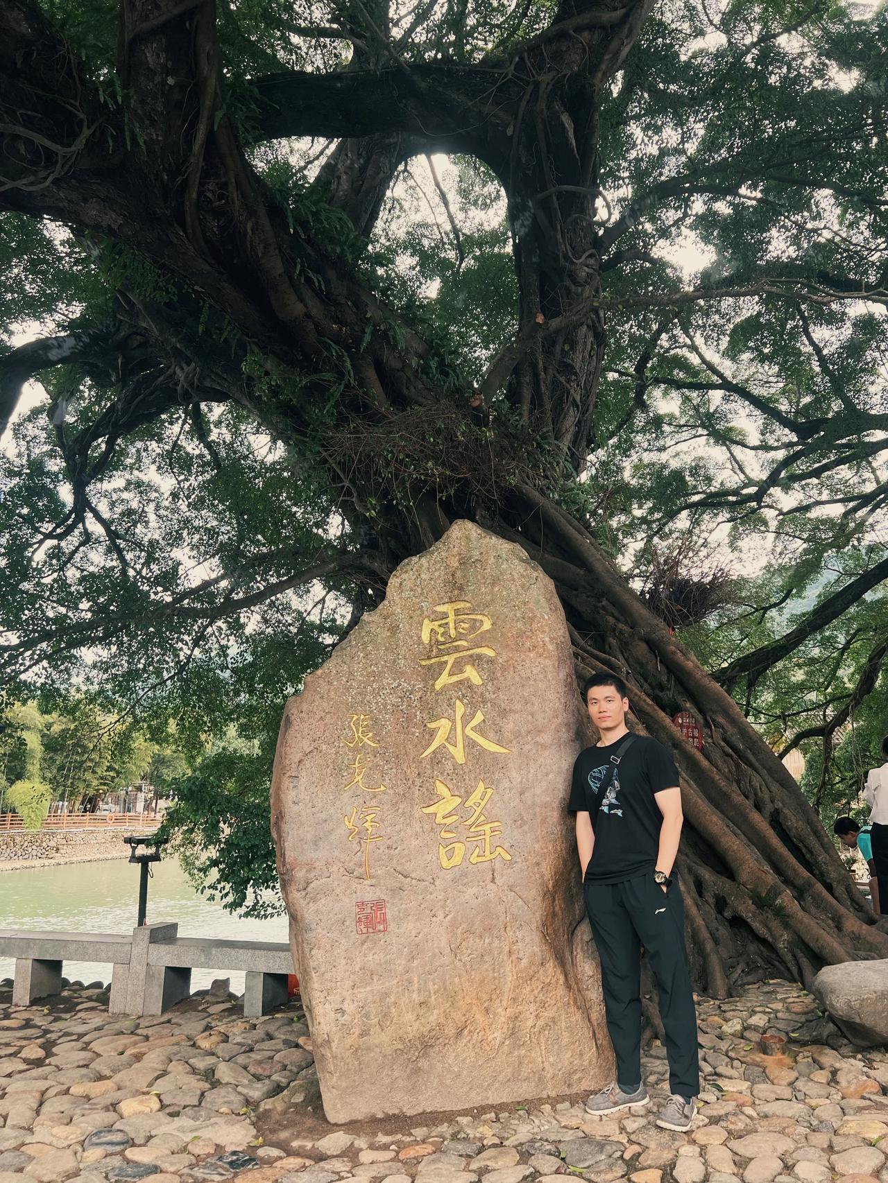今天又做了六台疝气手术，还有几十个病人等着住院，国庆节前休年假没完成的工作，后面