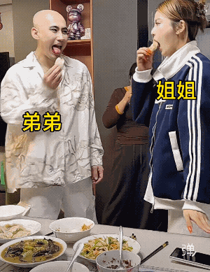 比划了半天，结局不能变，看妈妈眼神里太稀罕这俩娃了![捂脸]