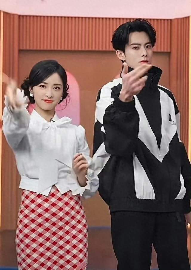 翁小雯离婚后沈月沉默至今，到底是尊重还是漠视？