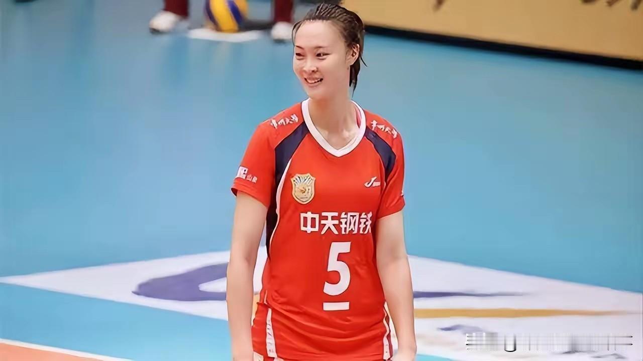 2018年，“排球女神”惠若琪嫁给了“北大才子”杨臻博。然而婚后数年，她的肚子始