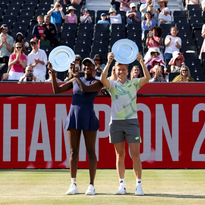 阿-穆罕默德/斯楚尔斯7-5、6-7、10-4击败达尼丽娜/施内德，摘得WTA5