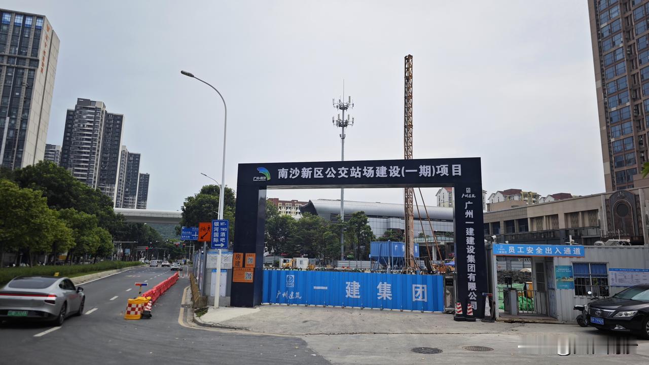 南沙金洲地铁站公交站终于是磨到开工了，真的是不容易啊！
话说在庆盛拿地建设一建总