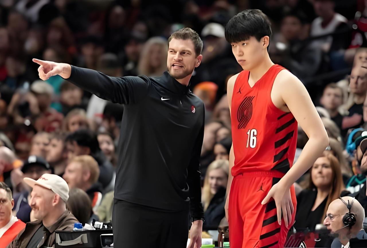 杨瀚森对阵灰熊二番战，出战3分26秒，0分1板1失误3犯规。这场比赛本来杨翰森是