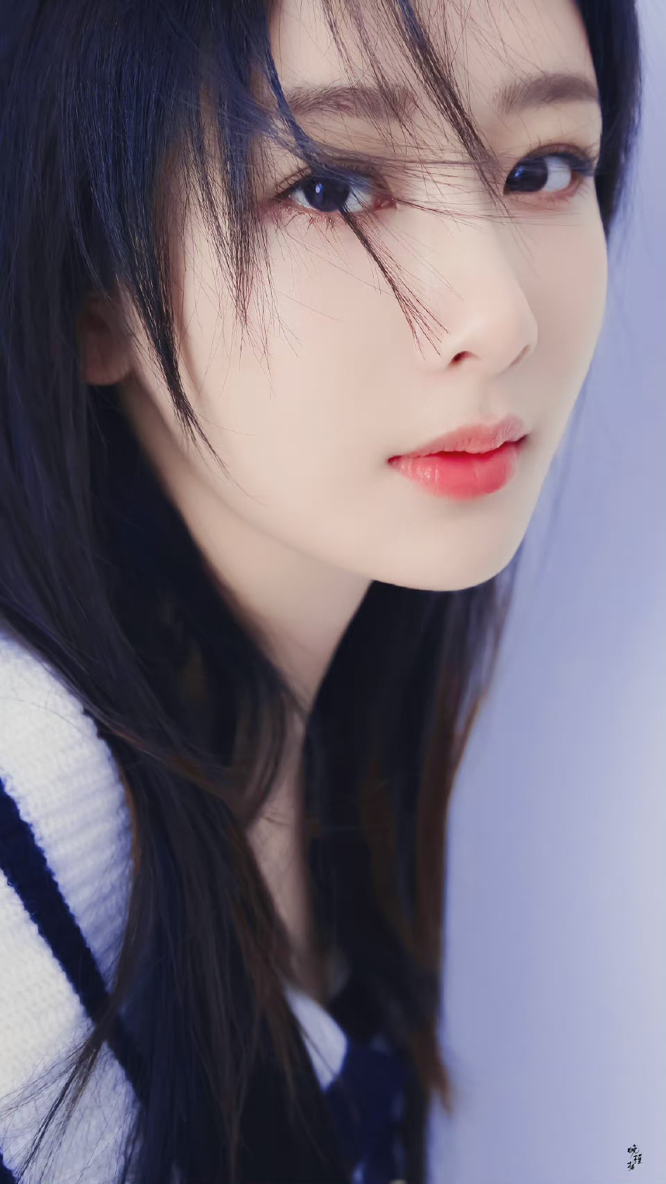 杨紫杨紫玉兰花开君再来 杨紫董竹君愿有人与你共黄昏，有人问你粥可温。有生之年，欣