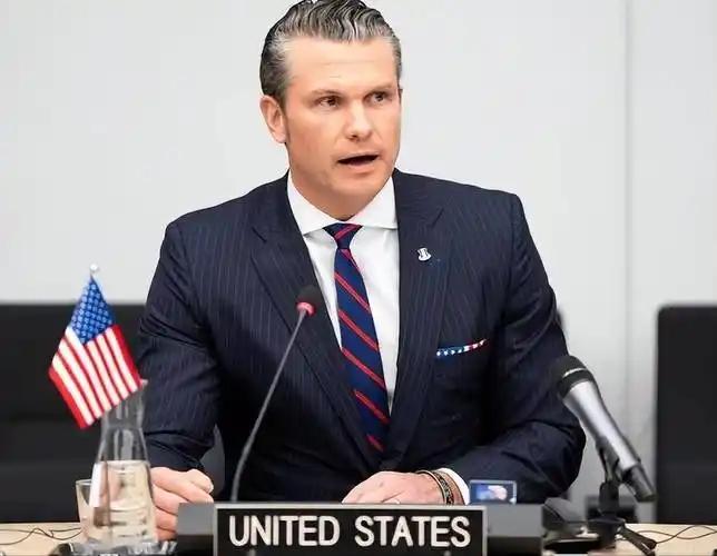 美国防长赫格塞斯此前的一番话把全世界逗乐了：他咬定中国研发的六代战斗机全是“纸糊