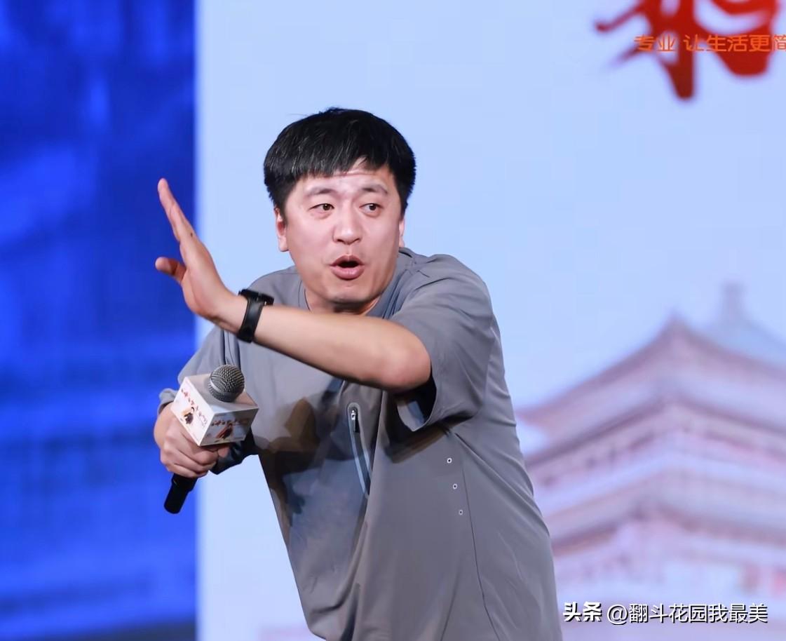 41岁张雪峰猝然离世，

给无数成年人上了沉重一课，

不管你多么有钱，不管你觉