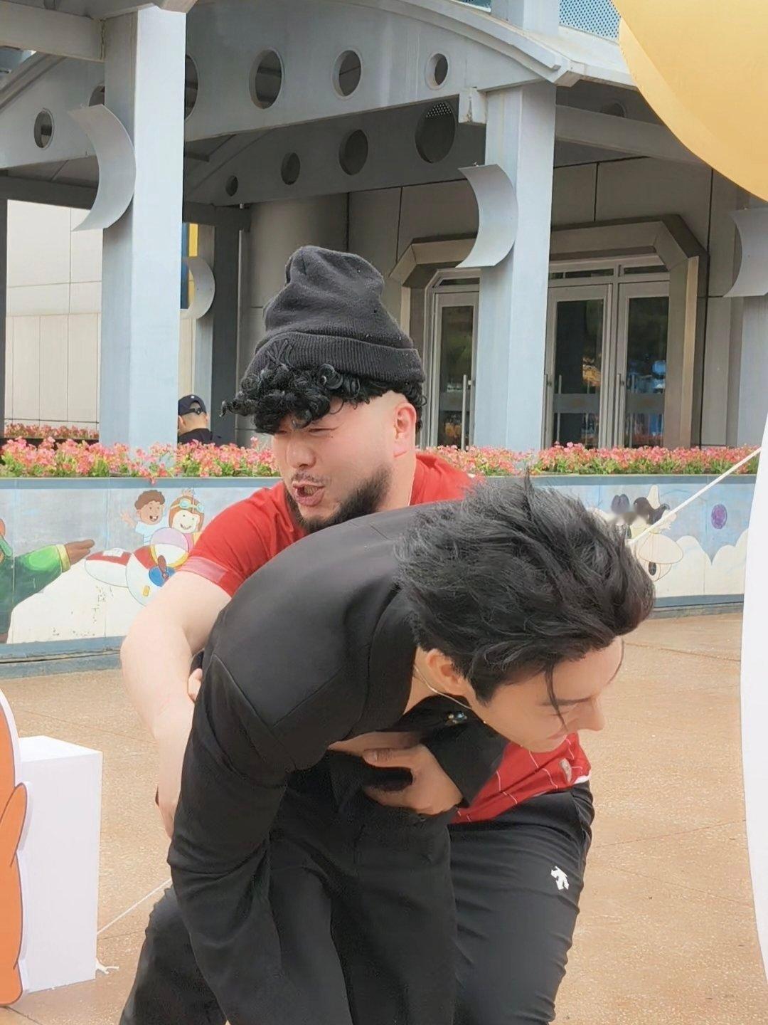 沈阳社交悍匪把游乐园NPC整害羞了你们e人都是社交悍匪吧，在游乐园和NPC聊天，