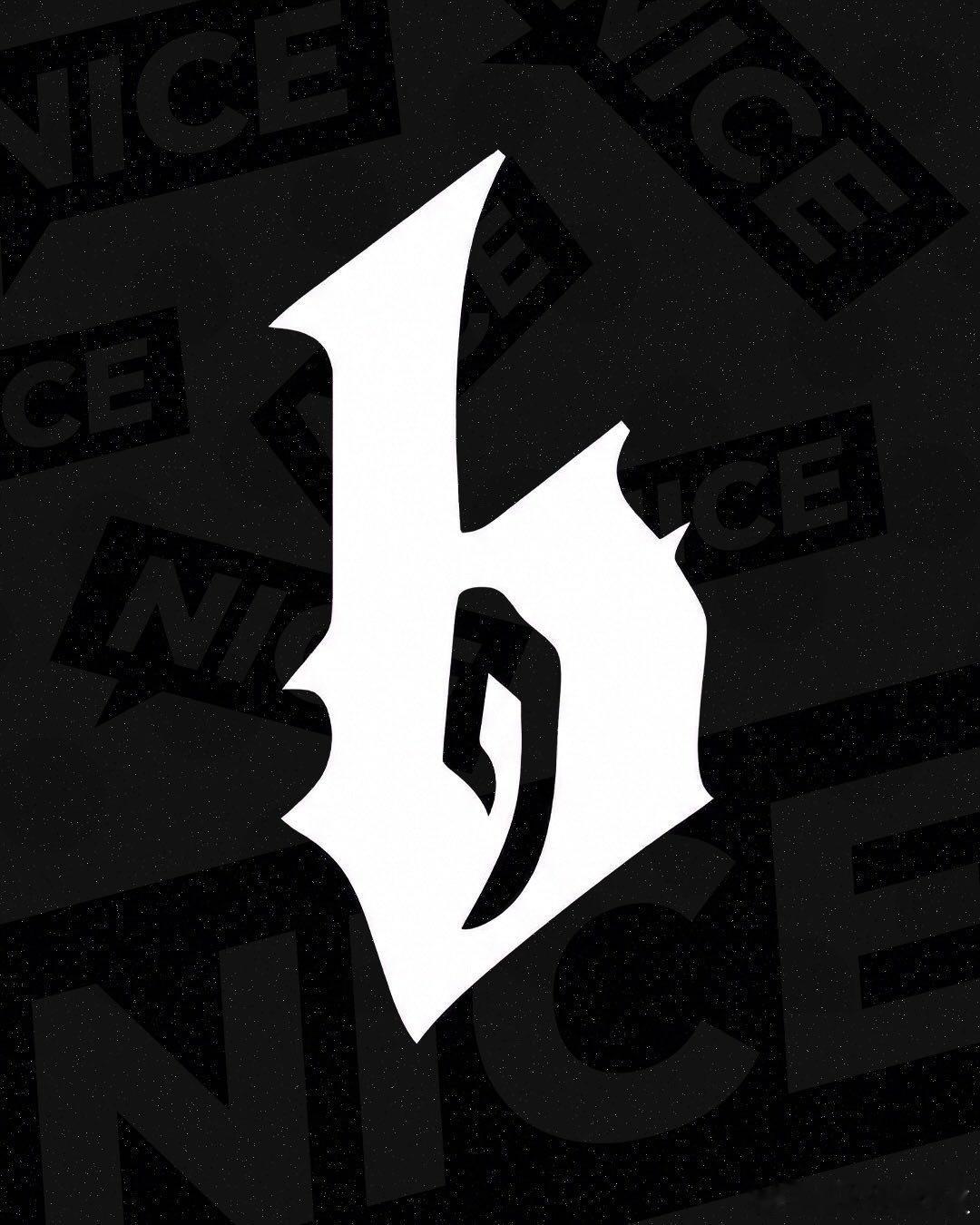 本场比赛布朗尼上脚詹姆斯的支线鞋款LeBron Witness 9 PE。这双球