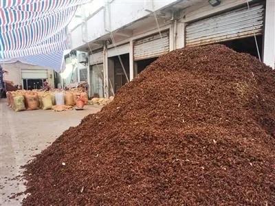 紧急曝光！南宁市场惊现“毒药八角”？颜色越红越不能买！长期食用伤肝肾！

你厨房