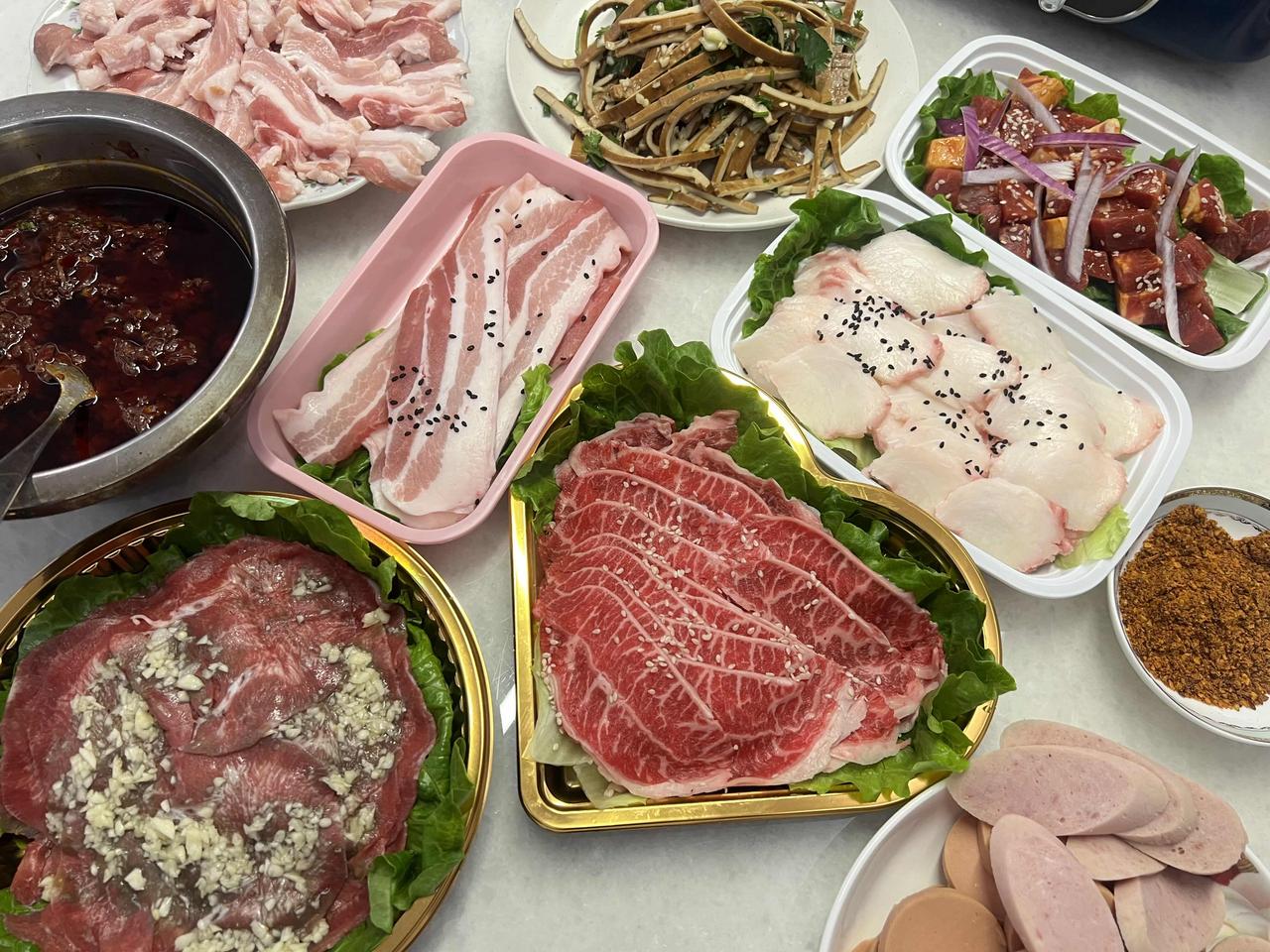 无肉不欢者，
必须自己动手才能丰衣足食，
不，是肉满为溢，
才到饱，吃到撑，
才