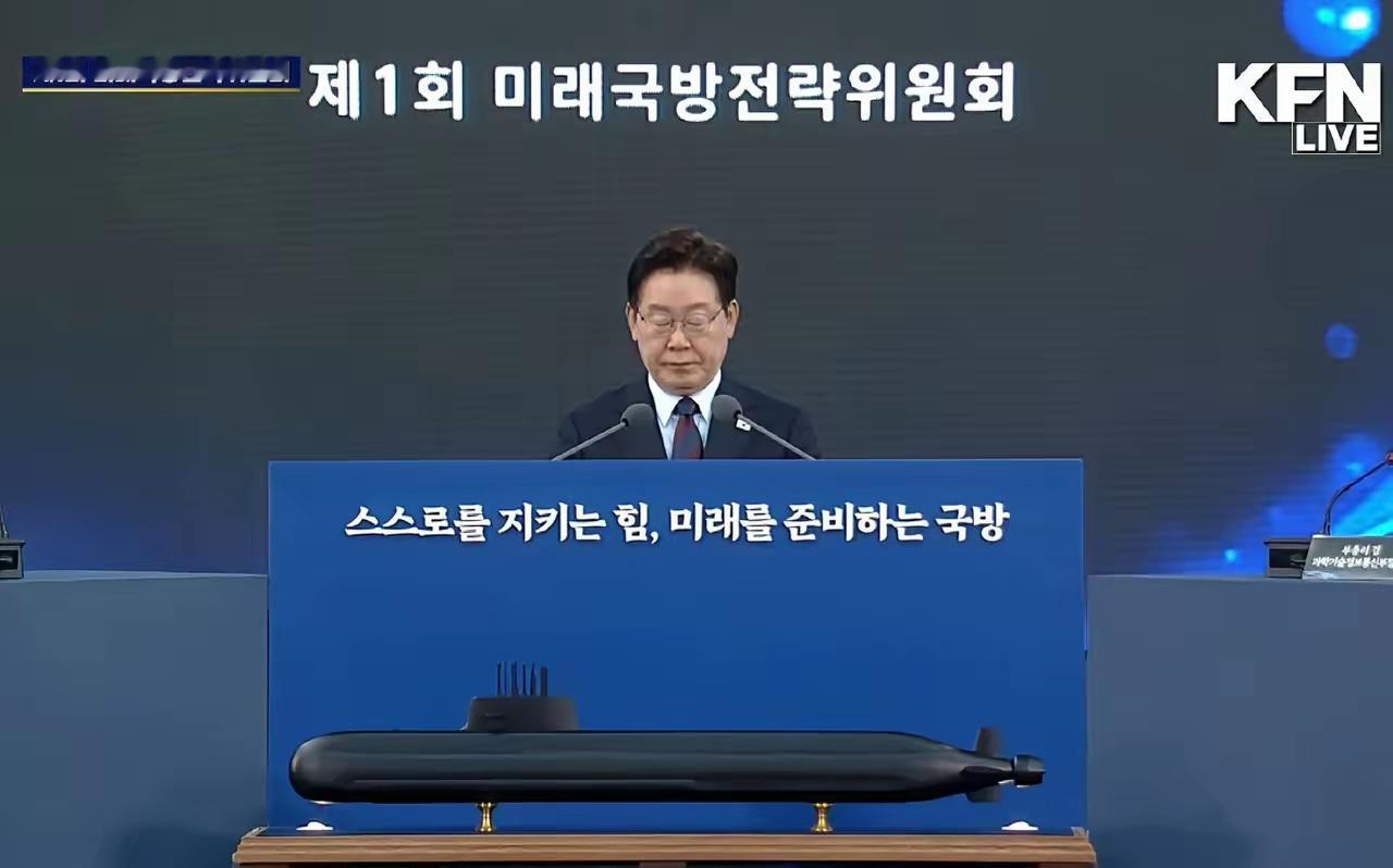 韩国最新的核潜艇计划里，以现有的常规潜艇为基础，增加一个核动力舱段。这其实也是很