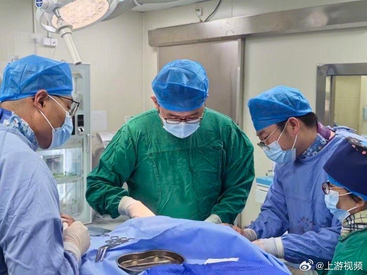 #男子头晕脚软竟是脑梗前兆#【常常感到头晕目眩脚软无力？医生：当心是脑梗前兆】 