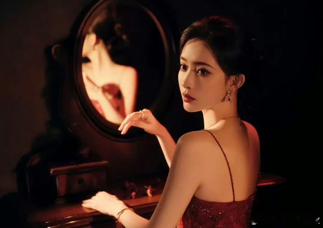 孟子义第二套红锦鲤神女造型和第一套鎏金女神太美了!完全天仙来的吧