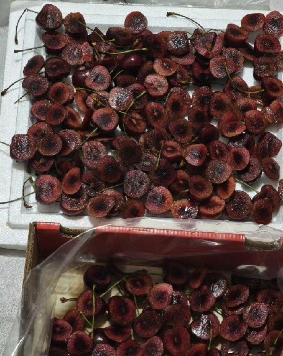 车厘子或痛失年货水果C位现在的车厘子里面都是烂的还好我年前吃够了