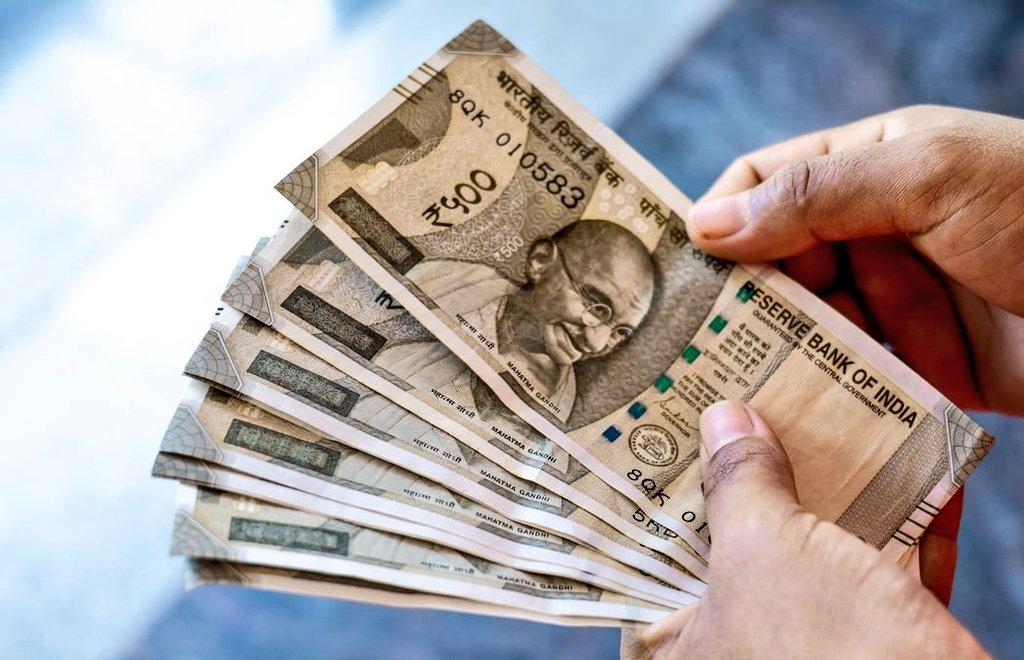 印度卢比兑美元创历史新低——印度卢比兑美元汇率突发跳水，跌破前期支撑位后触及90