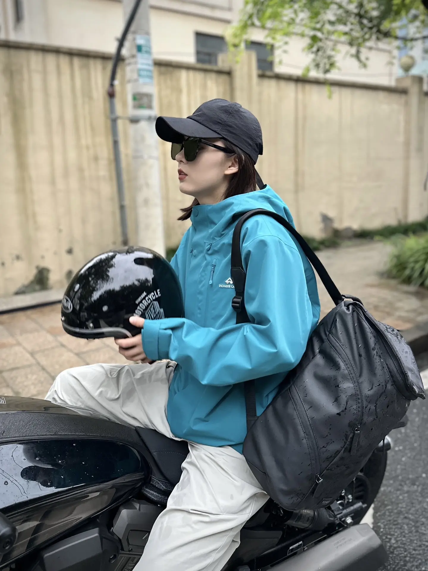🏍️可惜你不骑摩托 也看不上我。原来背双肩包是为了自制挡泥板……