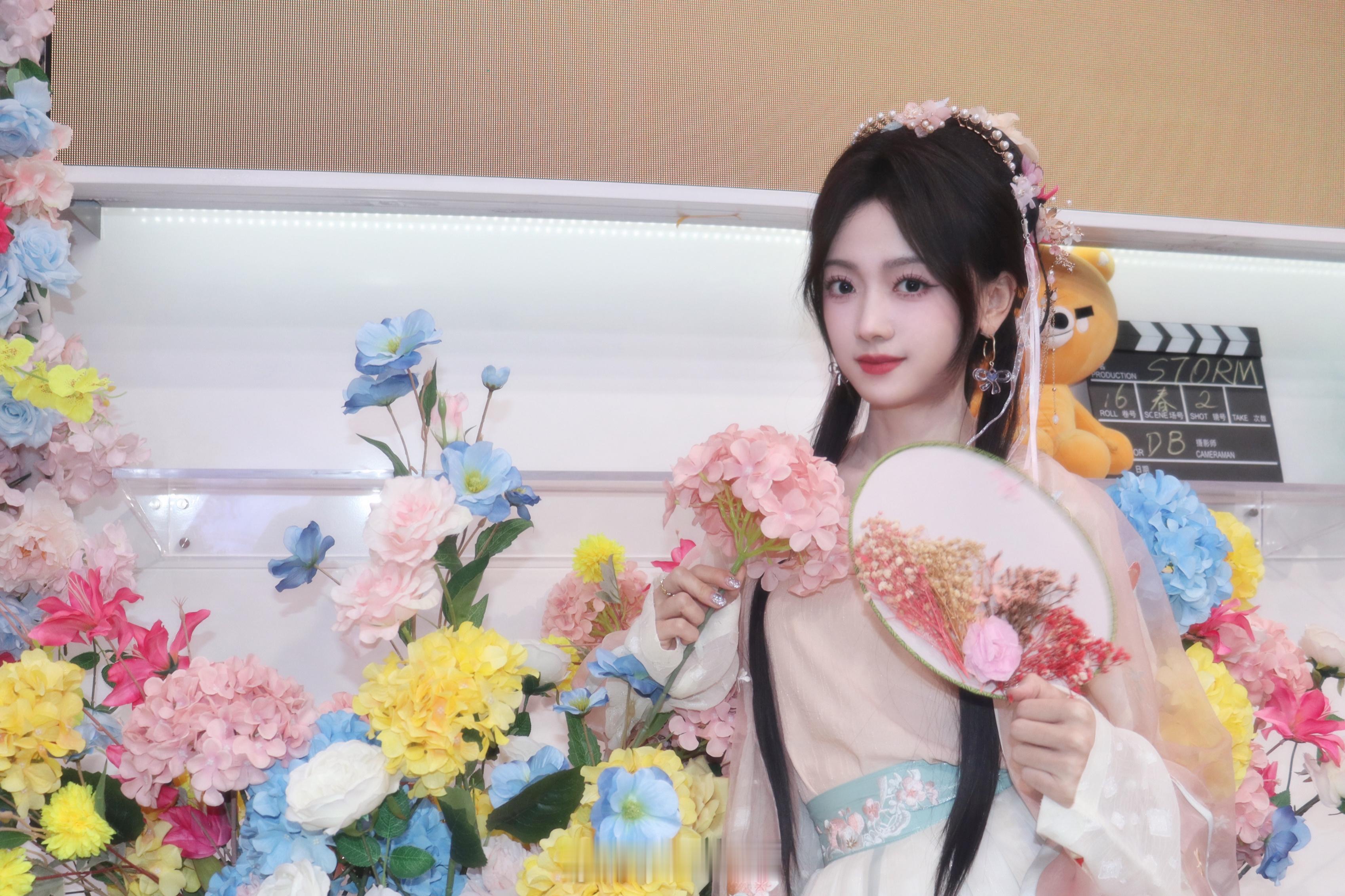 #2024KPL##王者荣耀##游戏233# 颜值太高啦！KPL美女主持灵儿晒照