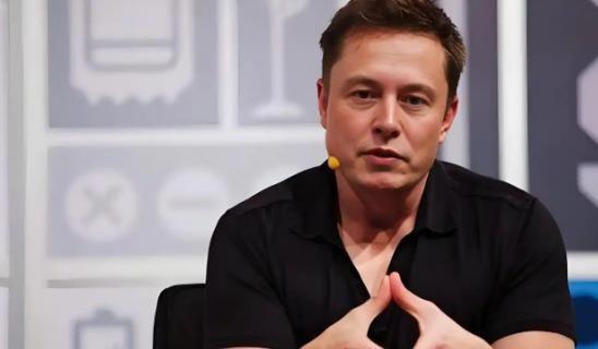 马斯克那段“中国只是回本该位置”的话，被网上包装成“记者问核威慑怕不怕”的爆款问