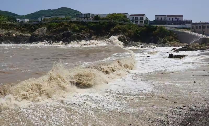 大陆释出对台管辖新信号。

台风"白海豚"闹脾气，广东海事局一纸通告：8月6日1