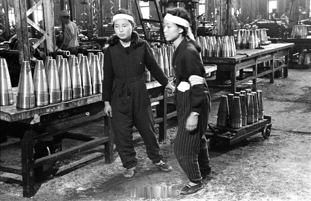1943年4月，日本福冈县小仓市，军工厂女工。原子弹下无冤魂。。。。二战