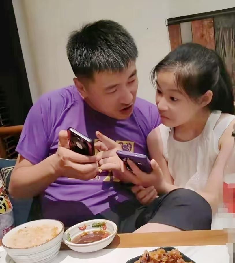 张雪峰曾说他对女儿学习成绩没有任何要求，反正自己能能给她的未来托底，不会让她为生