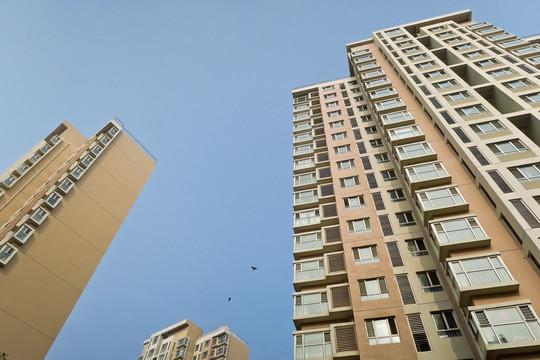 你的房子或将巨额贬值！高层住宅安全问题曝光，亏钱只是小事。

近来关于高层住宅安