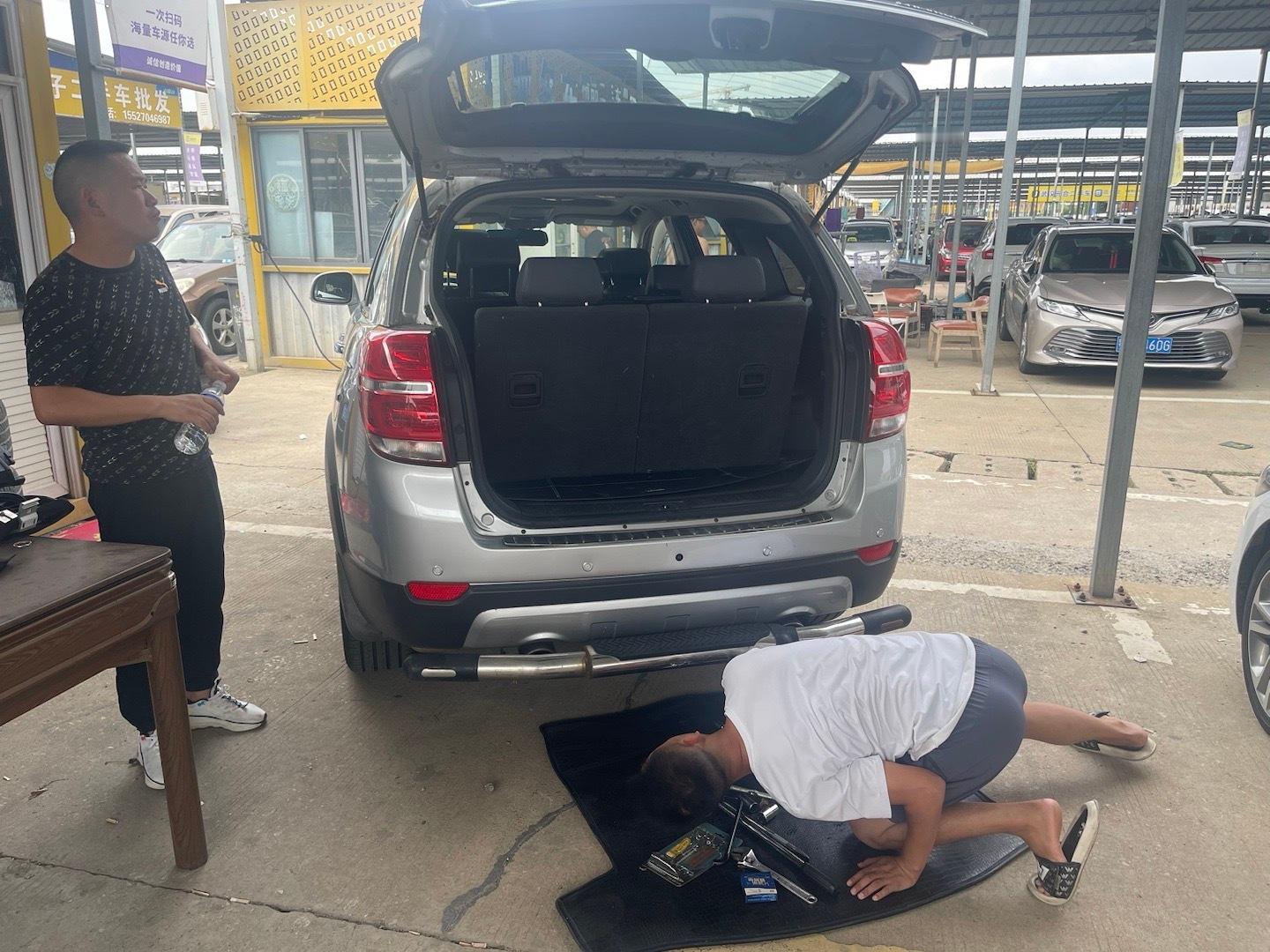 修理厂要干垮了 二手车人无所不能拆铁杠子修理厂要价100二手车人 果断自己干  