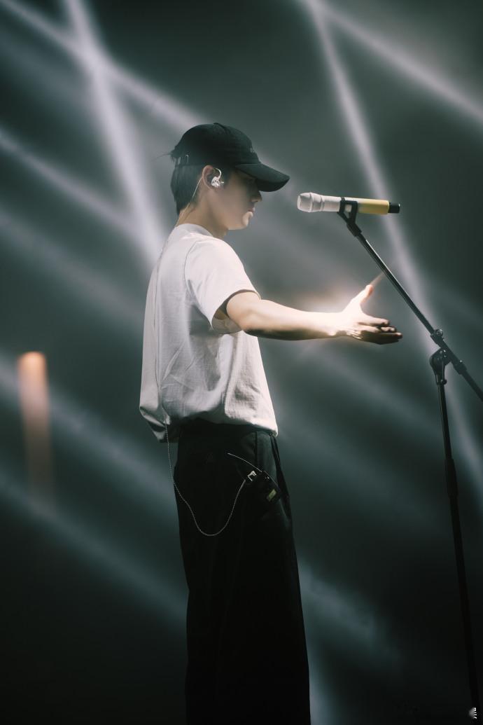 蒋敦豪晚上现场见  蒋敦豪敦敦蒋来咯 蒋敦豪的演出在佛山夜晚，将是一场视觉与听觉