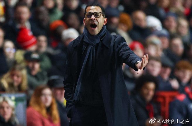 切尔西主帅罗塞尼尔在接受天空体育采访时，谈到了切尔西的引援策略等话题。切尔西近年