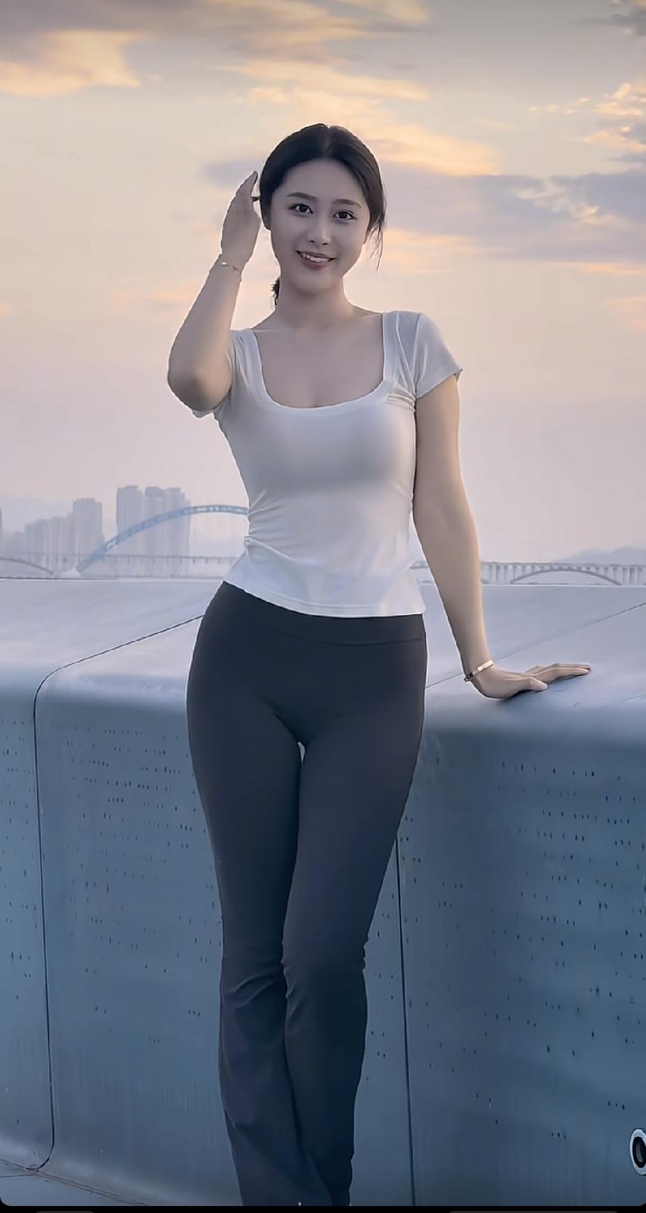 还是微胖型女人好看。