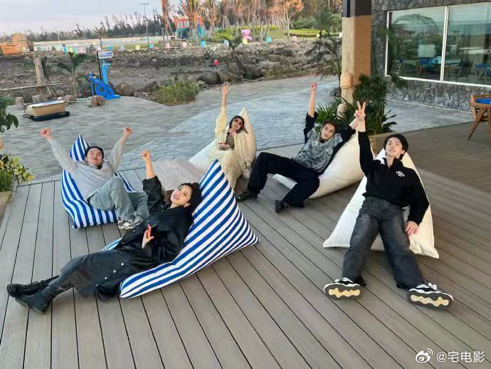 沈月抱着必给大家出图的决心来的亲爱的客栈带着十足的热情与决心，沈月只为给大家呈现