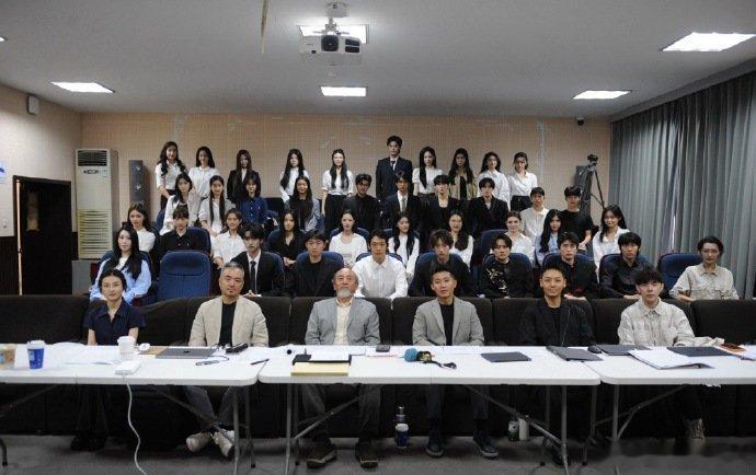 北电2022级表演专业答辩合影北电2022级表演专业答辩合照 北电2022级表演