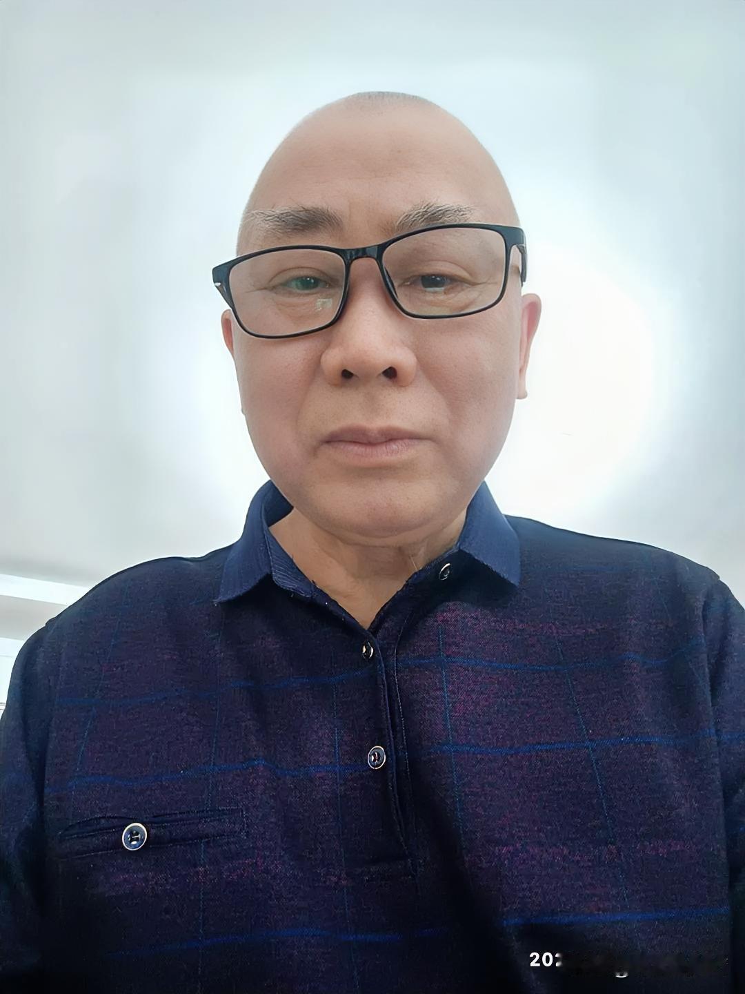 年纪大了，越来越不合群，总喜欢一个待着。别人叫我打麻将，戒了。叫我聚会，谢了。有