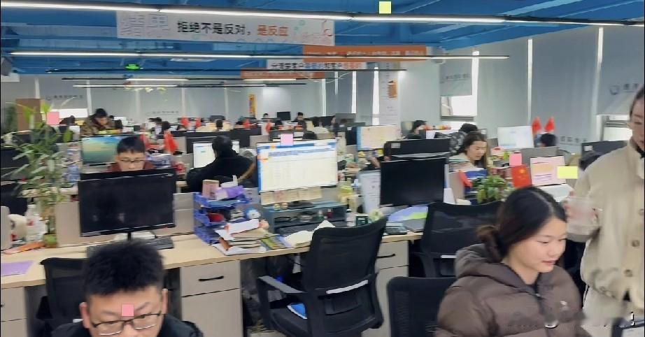 今天项目拉通会上，产品又和研发扛起来了：按照客户要求，下周二就是deadline