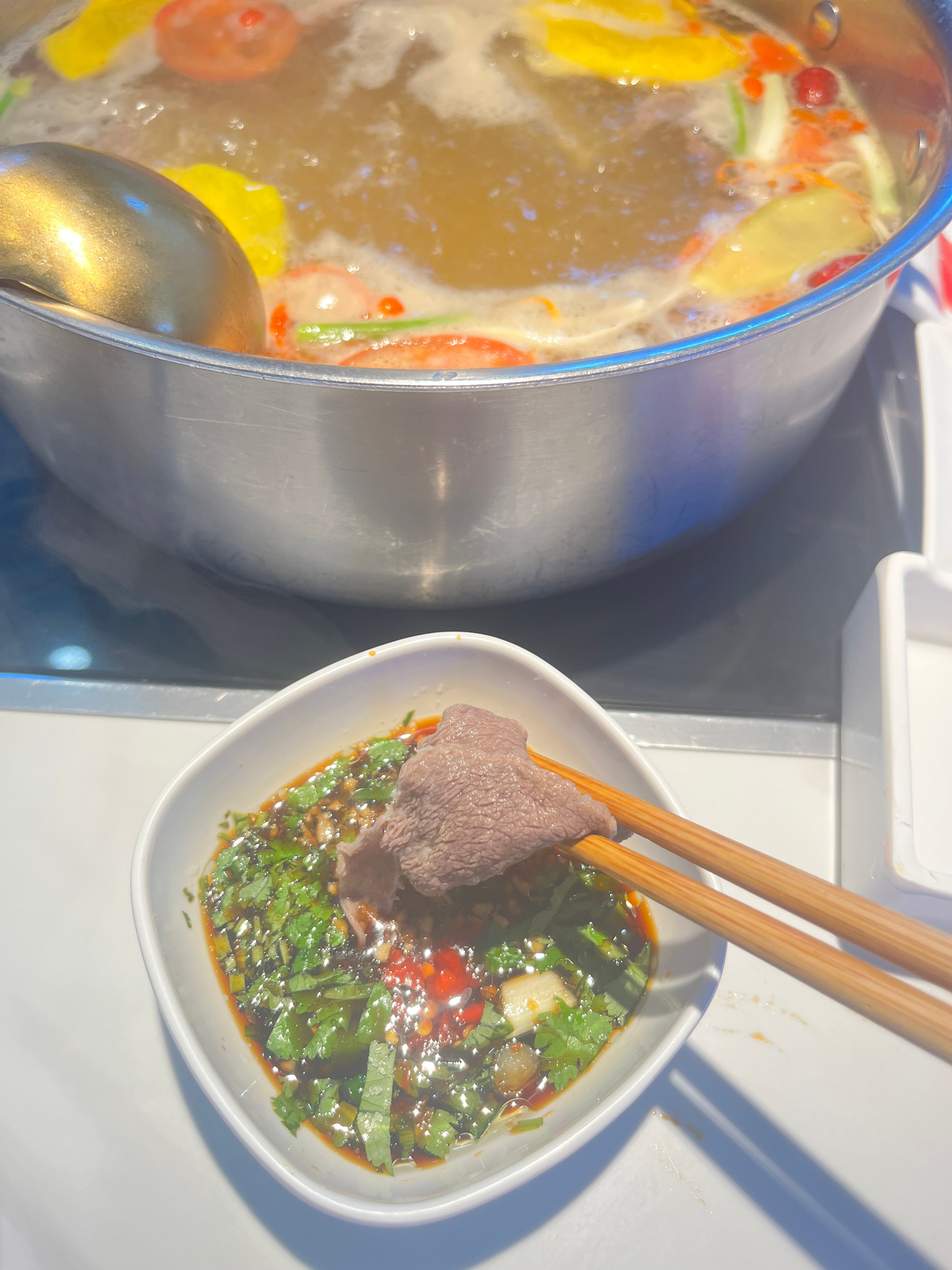 终于忙完吃上饭了[抓狂][抓狂][抓狂]今天是我宝特意给你选的崽崽同款小🐻[开