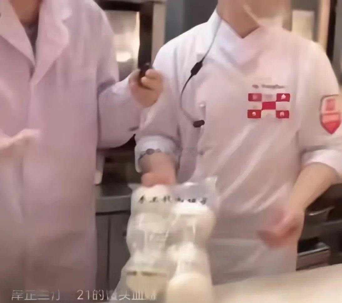 西贝的采访和直播也是让人大跌眼镜，你这不是自曝家丑吗？！本来大家还不知道你的西兰