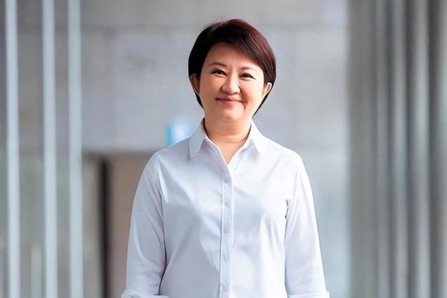卢秀燕果真没让人失望！6月15日，卢秀燕结束十天欧洲行程，从境外返回桃园机场，面