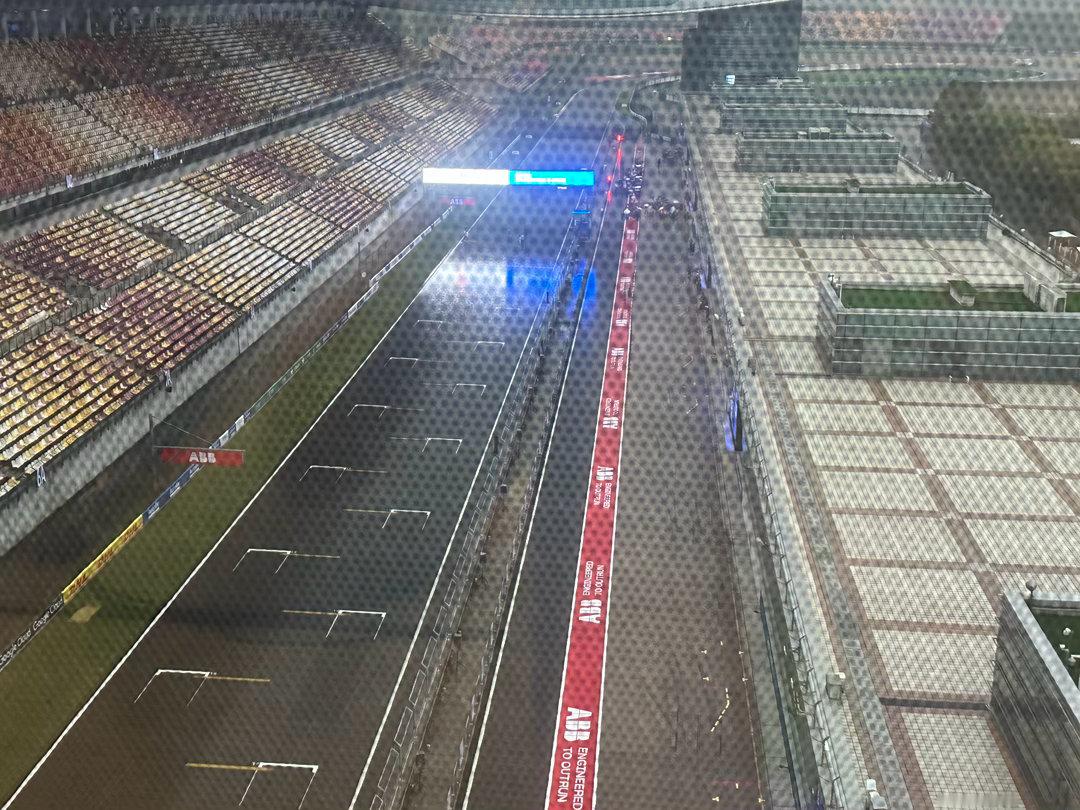 FormulaE2026fe电动方程式上海站 现在赛道已经开始下暴雨了 上海·上